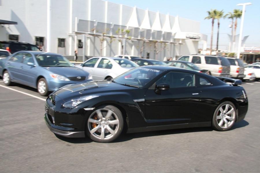  Nissan GT-R 2008 года  (фото 8 из 71)